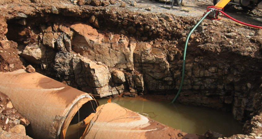 An L.H. Woods crew works on emergency repairs for the Water Authority in 2008. Photo: Courtesy L.H. Woods