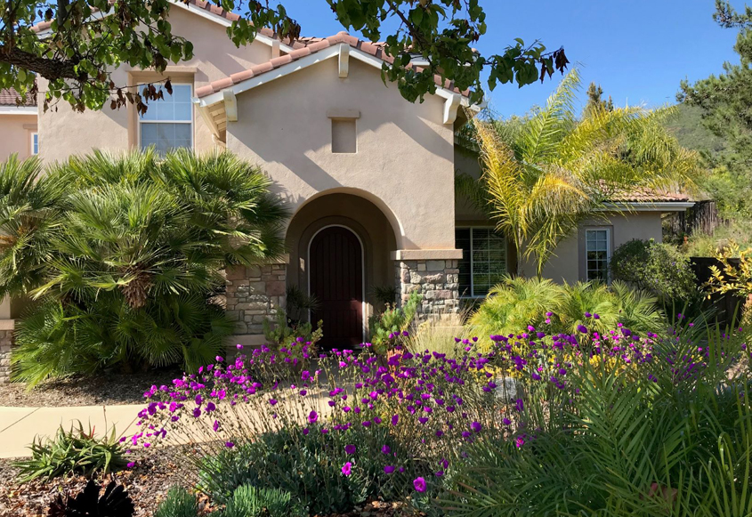 Deborah Brandt's winning landscape includes contrasting elements, such a cactus, river rock and wood chips, against a backdrop of dramatic magenta, purple and striking orange. Photo: Vista Irrigation District