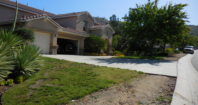 Deborah Brandt's front yard before its makeover. Photo: Vista Irrigation District Winning Vista Irrigtion District