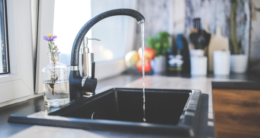 Sometimes improving your water efficiency is as simple as changing a few old habits. Photo: Karolina Grabowska/Pixabay