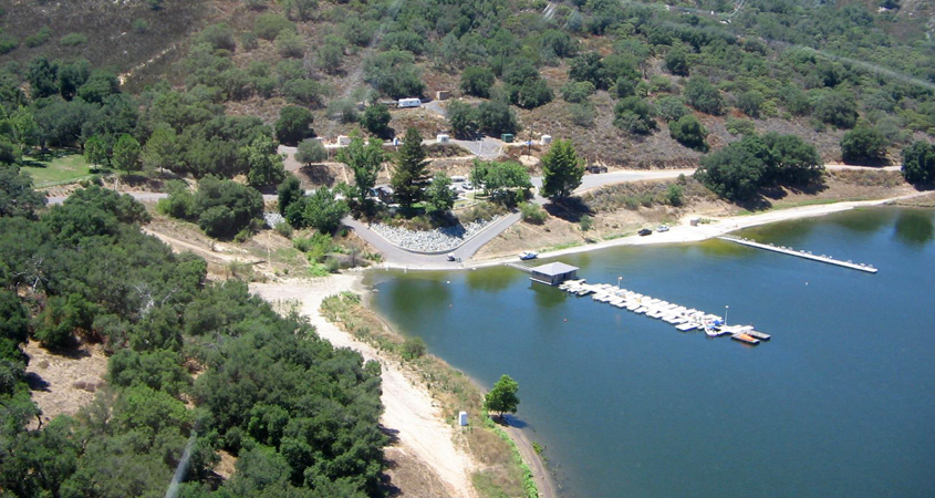 Recreational activities at Sutherland Reservoir including boating, fishing, and picnicking. Photo: City of San Diego