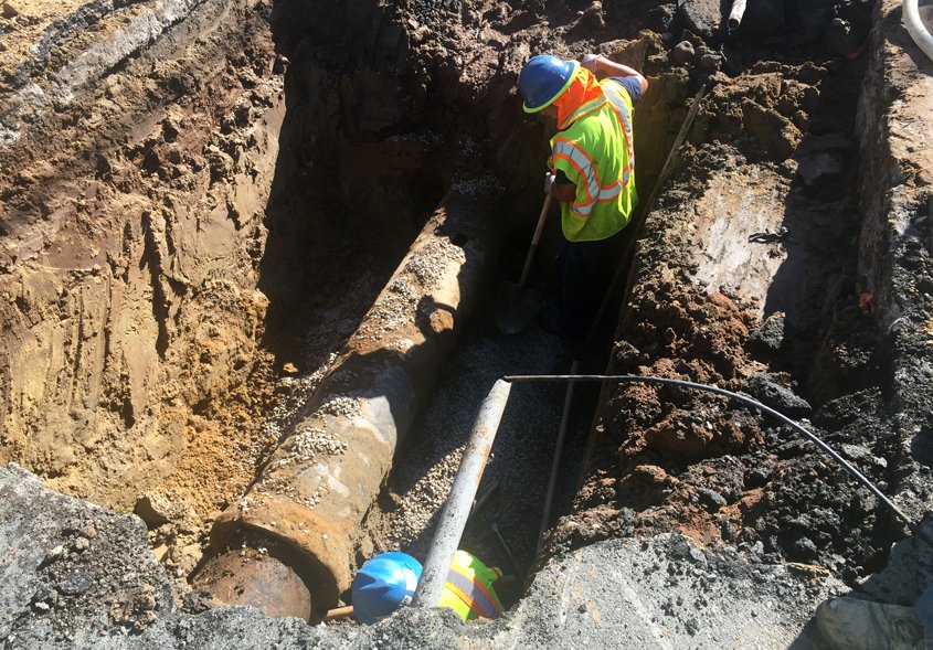 City of San Diego public utilities crew members replace an aging cast iron water pipe at 5th and Robinson in Hillcrest. Photo: City of San Diego water main breaks