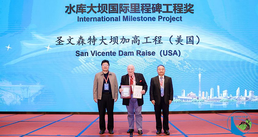 Dr. Malcolm Dunstan of MAD & Associates accepts the San Vicente Dam Raise award from International Commission on Large Dams officials. Photo: International Commission on Large Dams