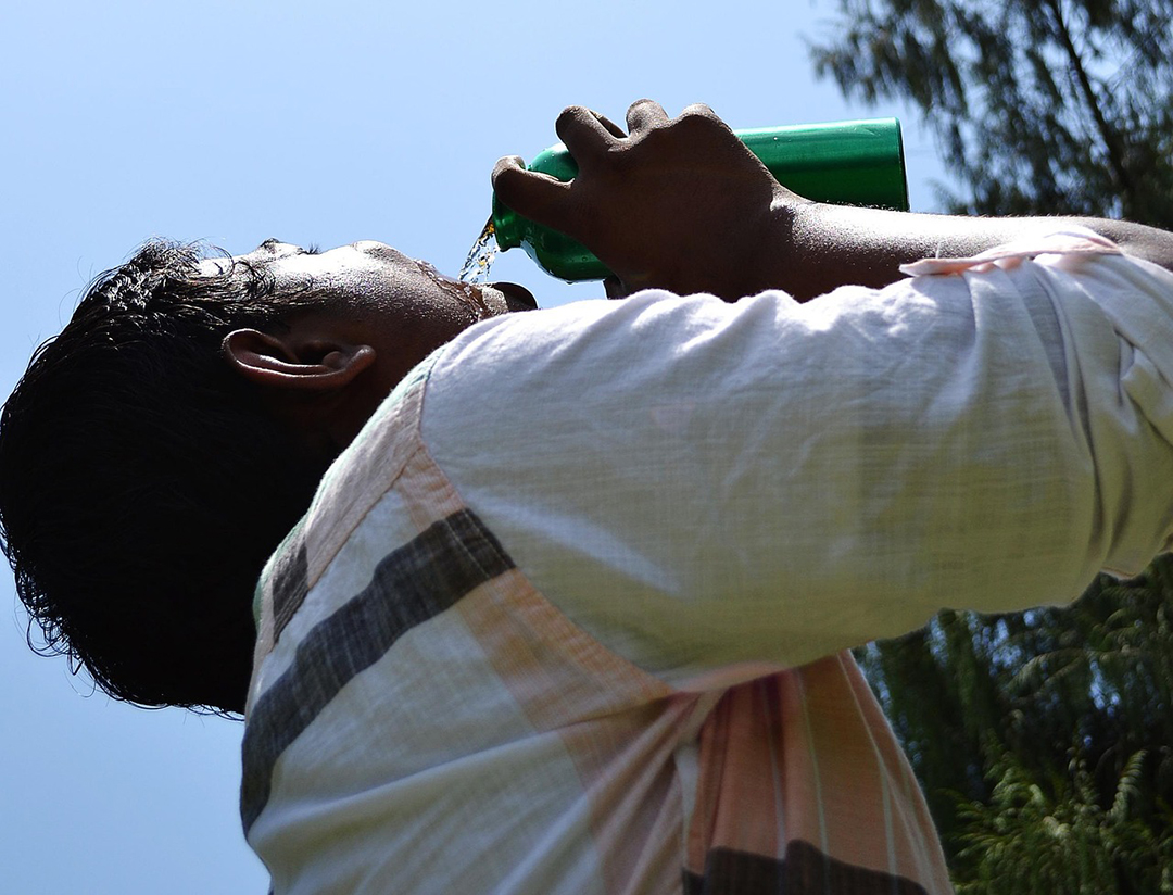 Stay aware of your hydration by monitoring your thirst, especially when working or playing outdoors in warm summer weather. Photo: Nuzree